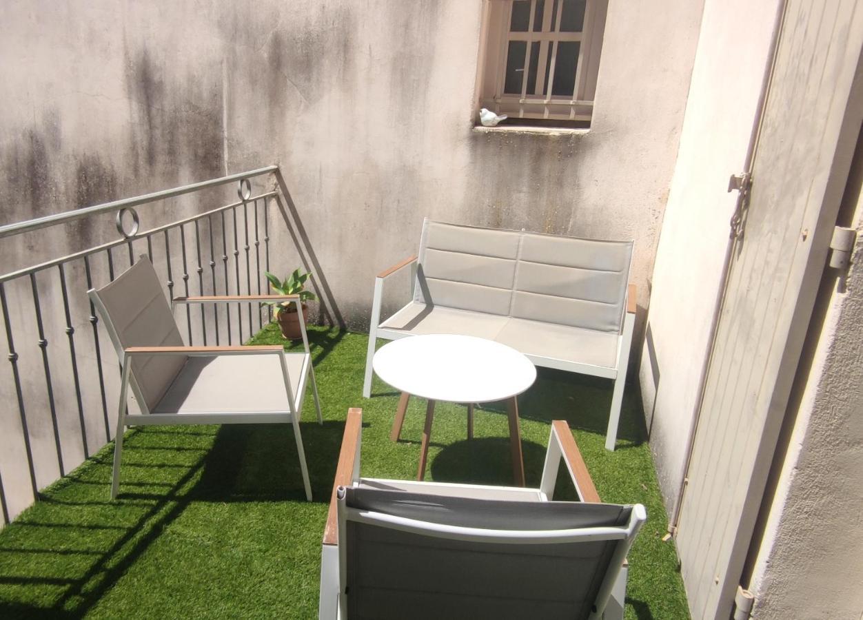 T3 Avec Sa Terrasse Au Coeur Du Village Medieval Sauzet  Exteriör bild